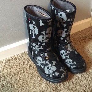 I ❤️ Ugg Uggs. Women size 8, barely worn